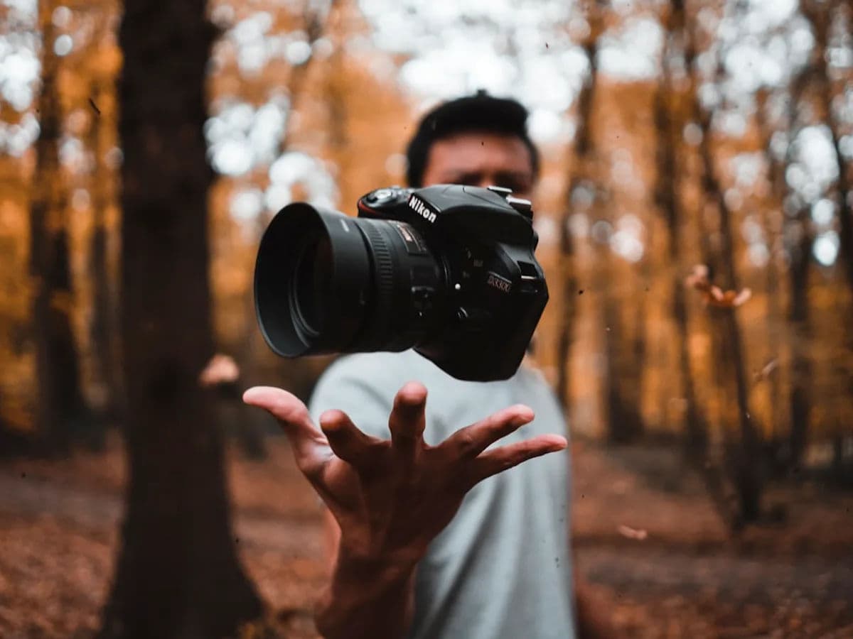Solo travel portrait session in Paris